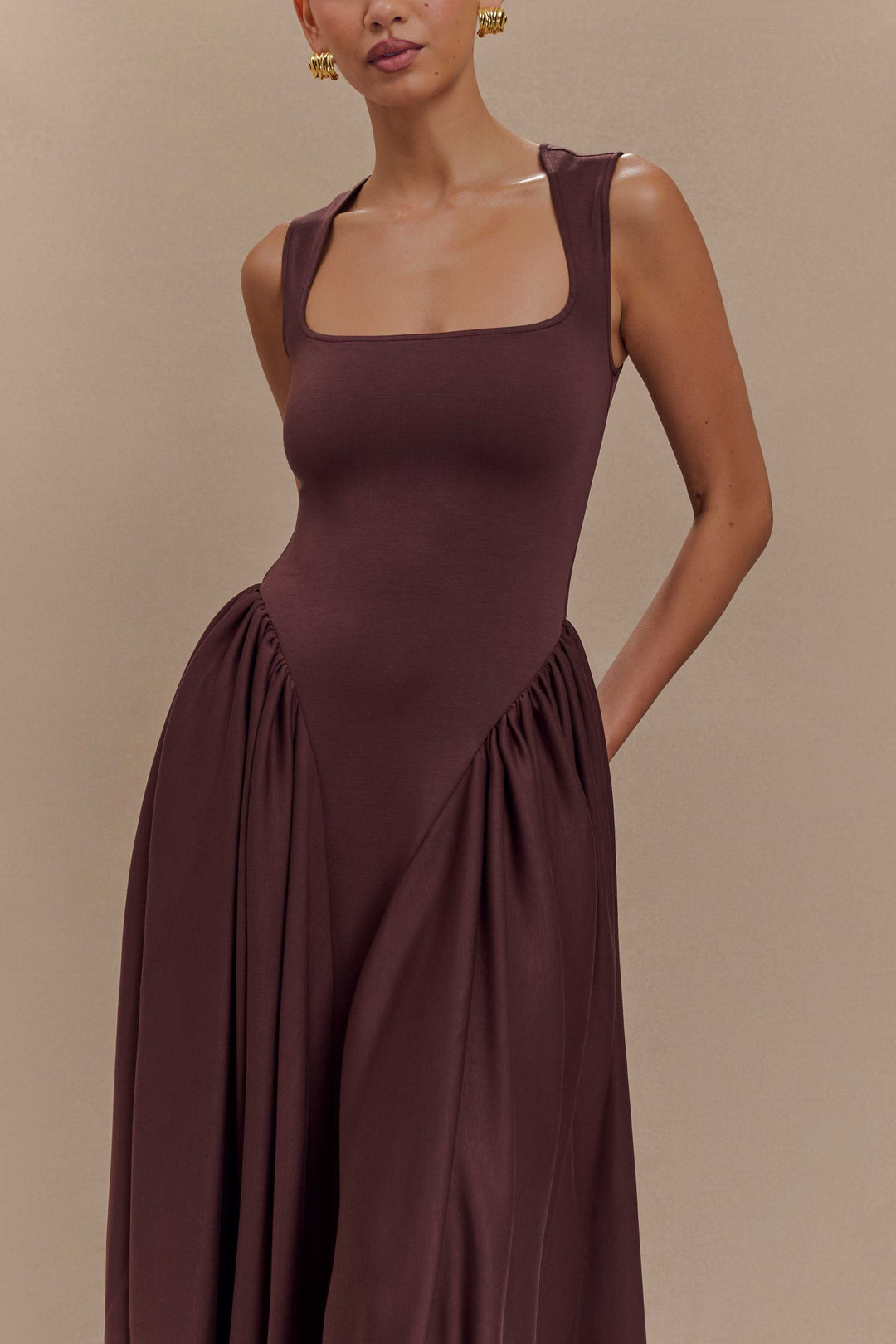 Sara - Vestido midi de punto marrón