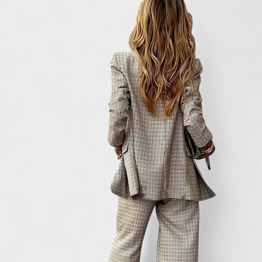 Carlota - Atuendo Elegante
