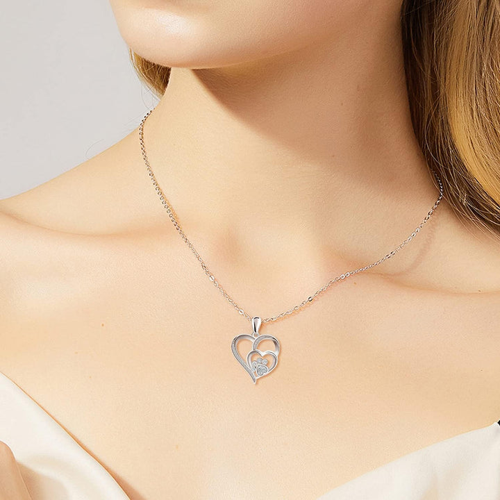 Collar de Plata con Huella y Corazón con Circonitas