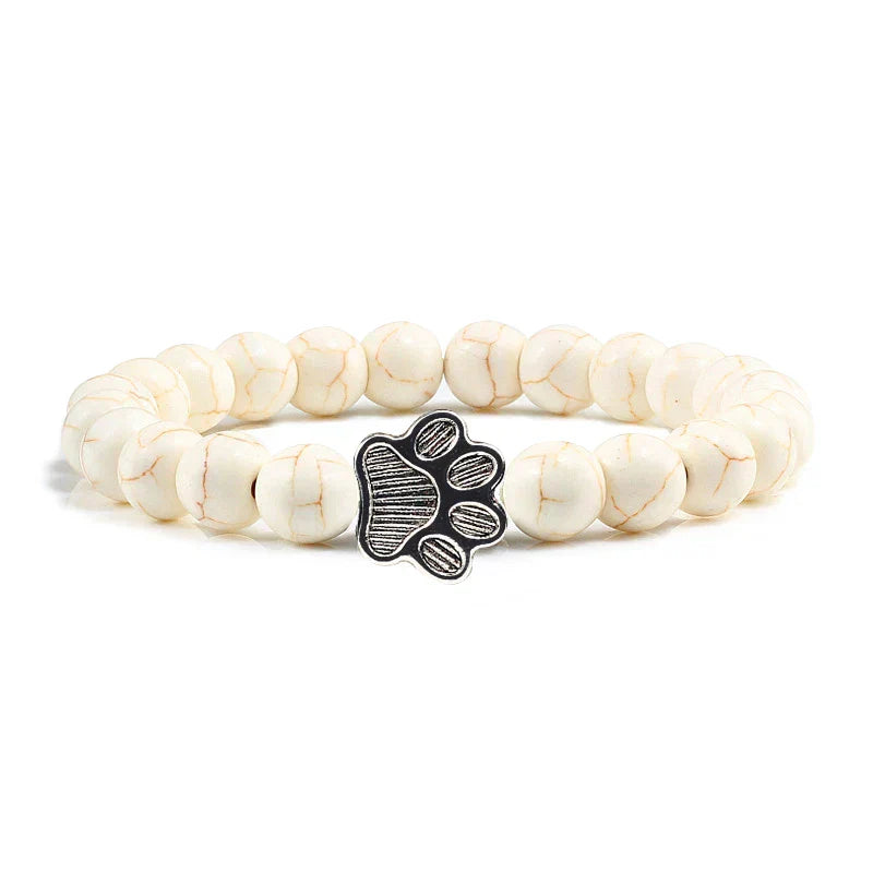 Pulsera con Perlas en Forma de Huella – Diseño de Piedra Natural
