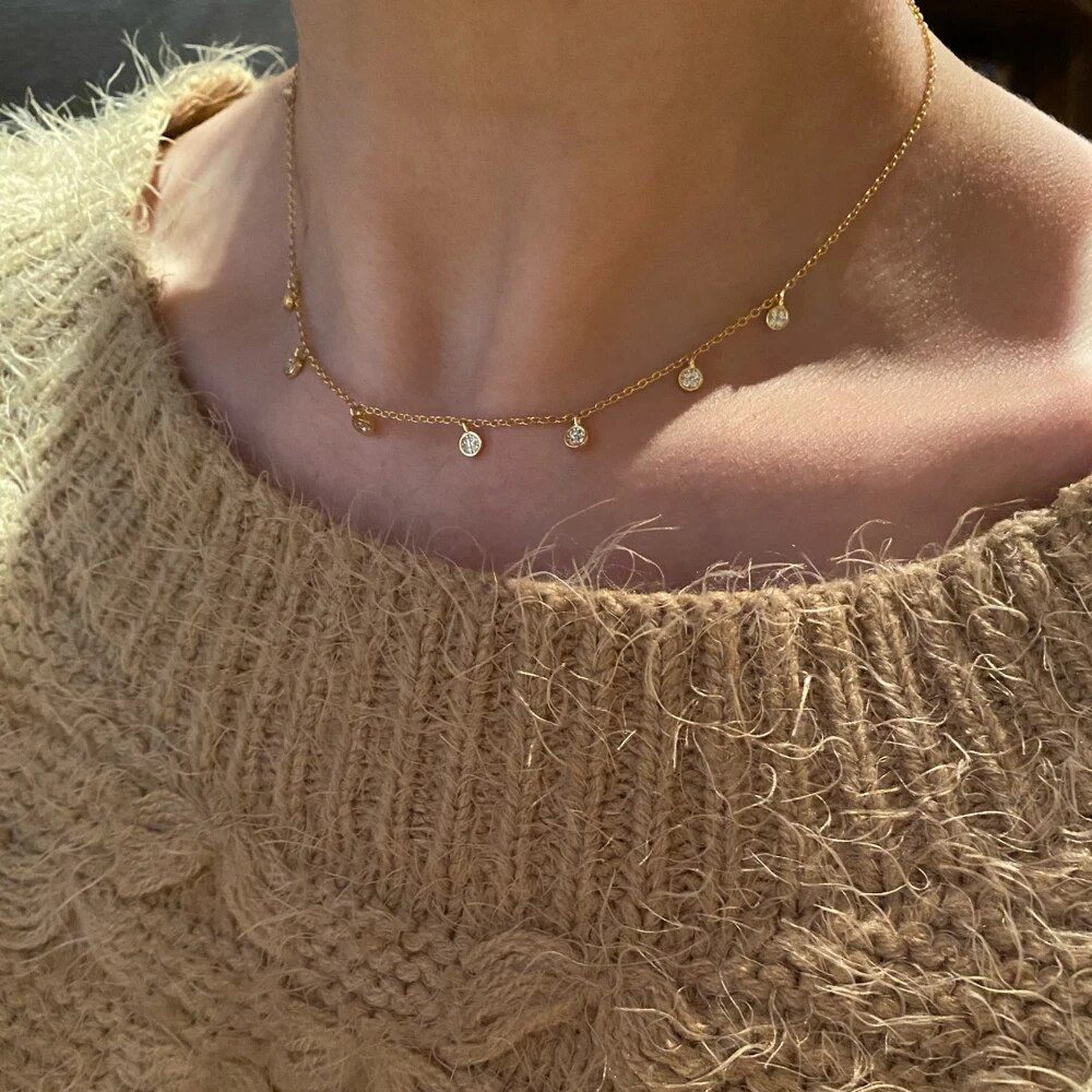 Collar retro atemporal