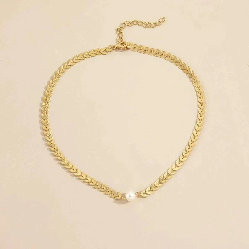 Collar griego con margarita en oro
