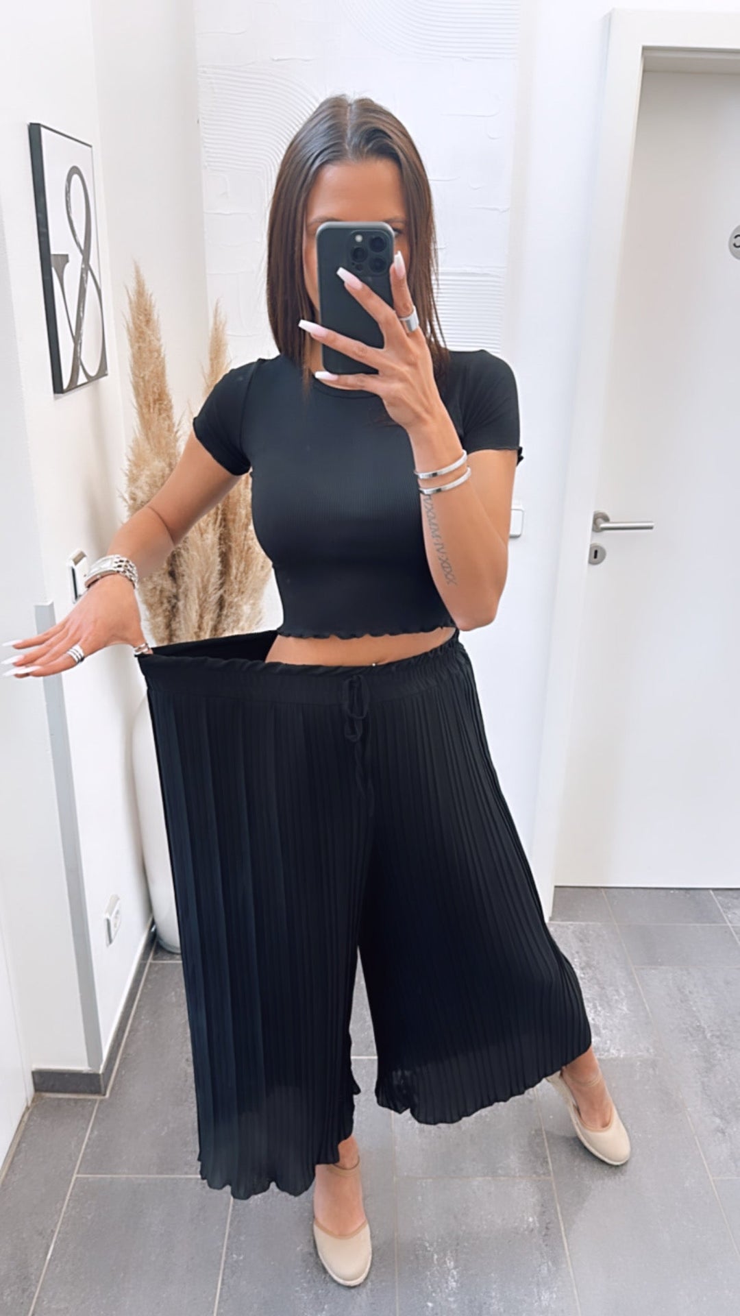 Maia - Pantalones Plisados Negros