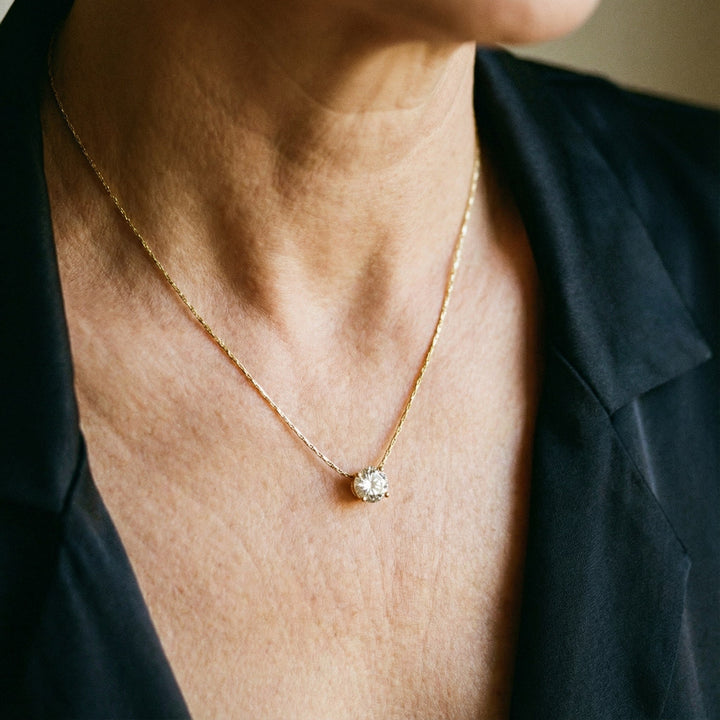 Collar de oro con diamantes