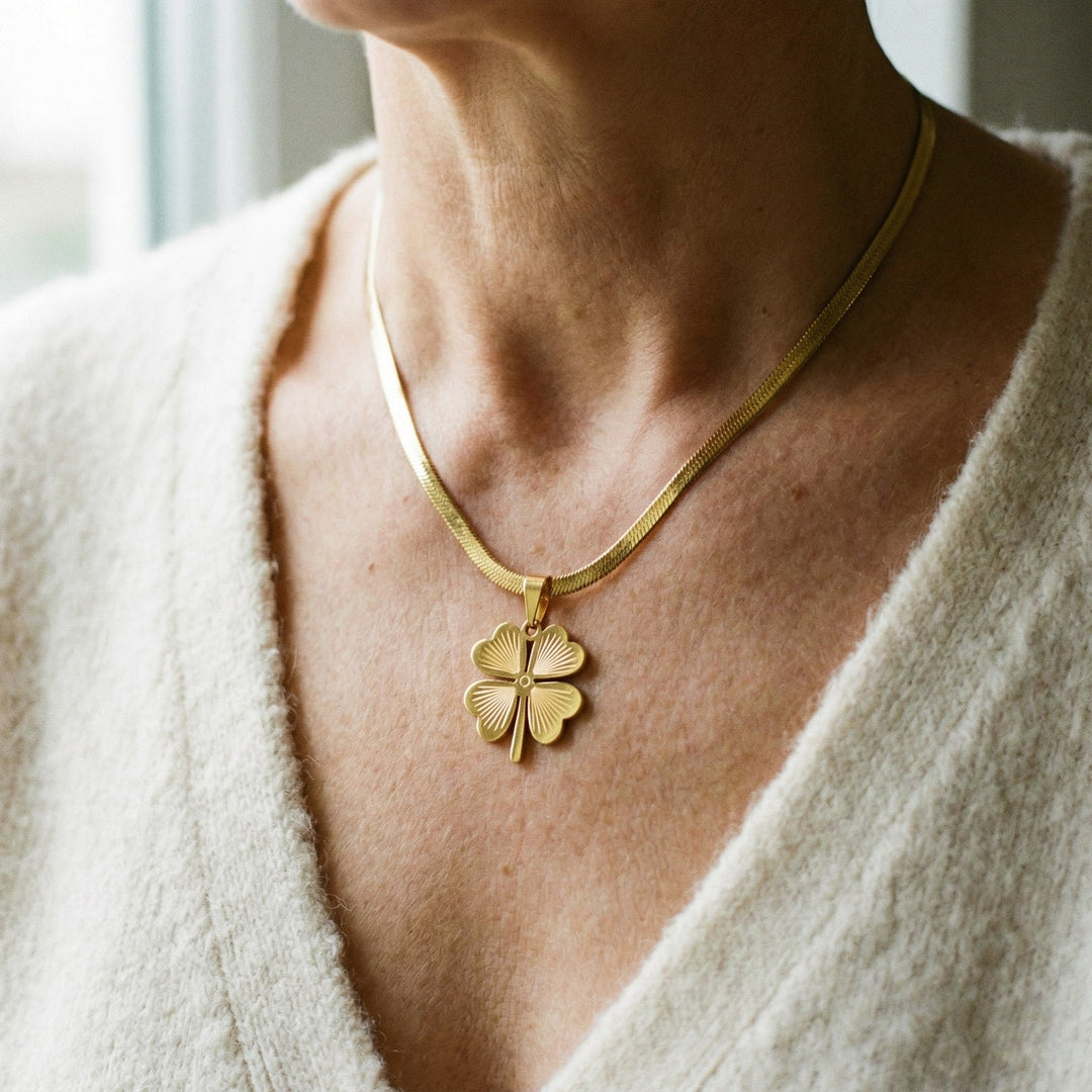 Collar de Oro Trébol