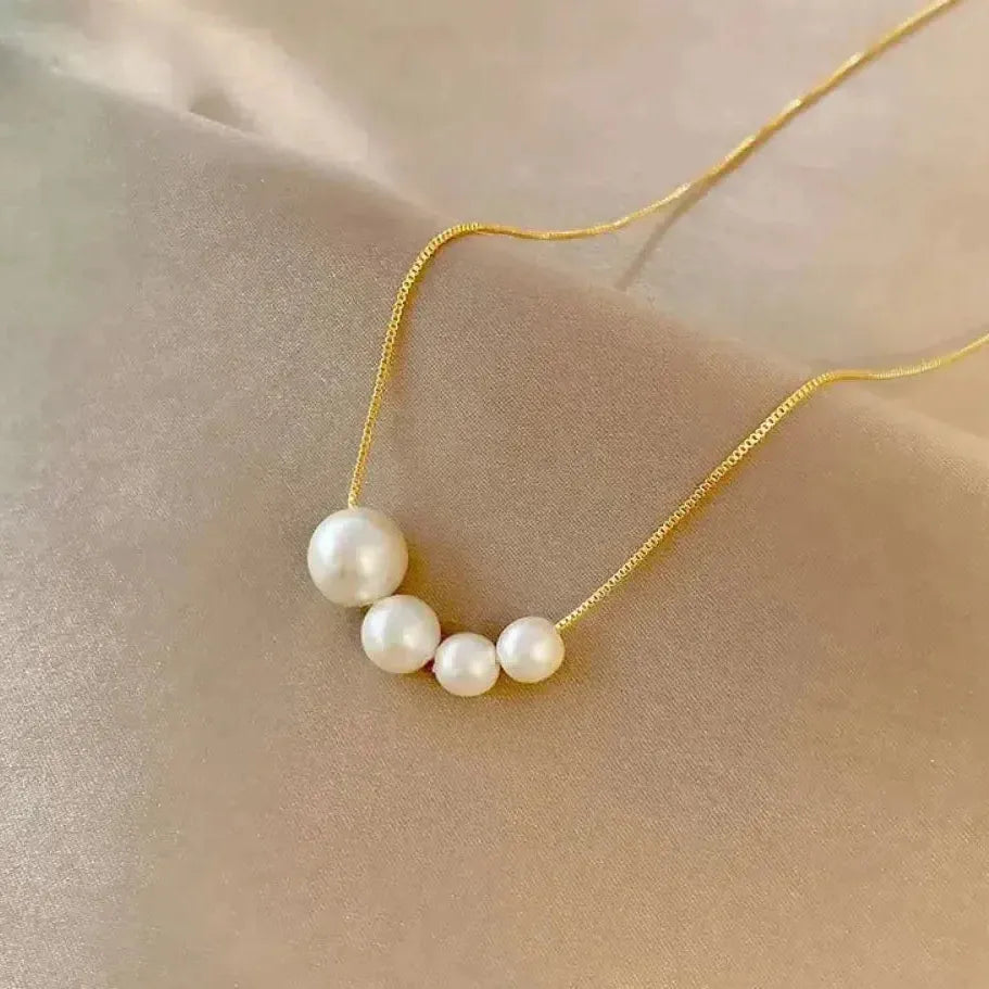 Collar de perlas doradas