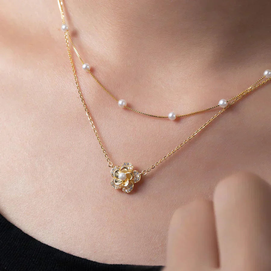 Collar de flores con perlas dobles
