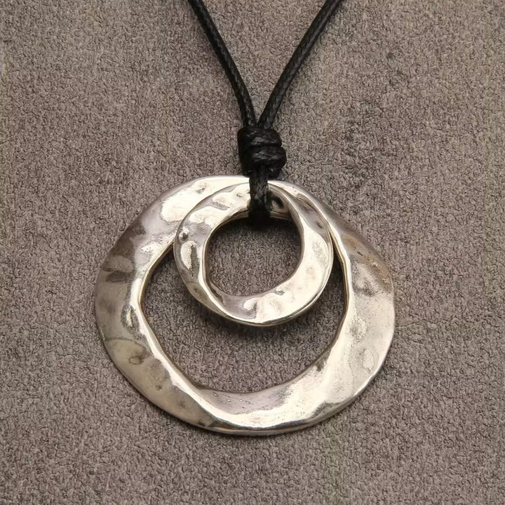 Collar con Colgante Geométrico Irregular