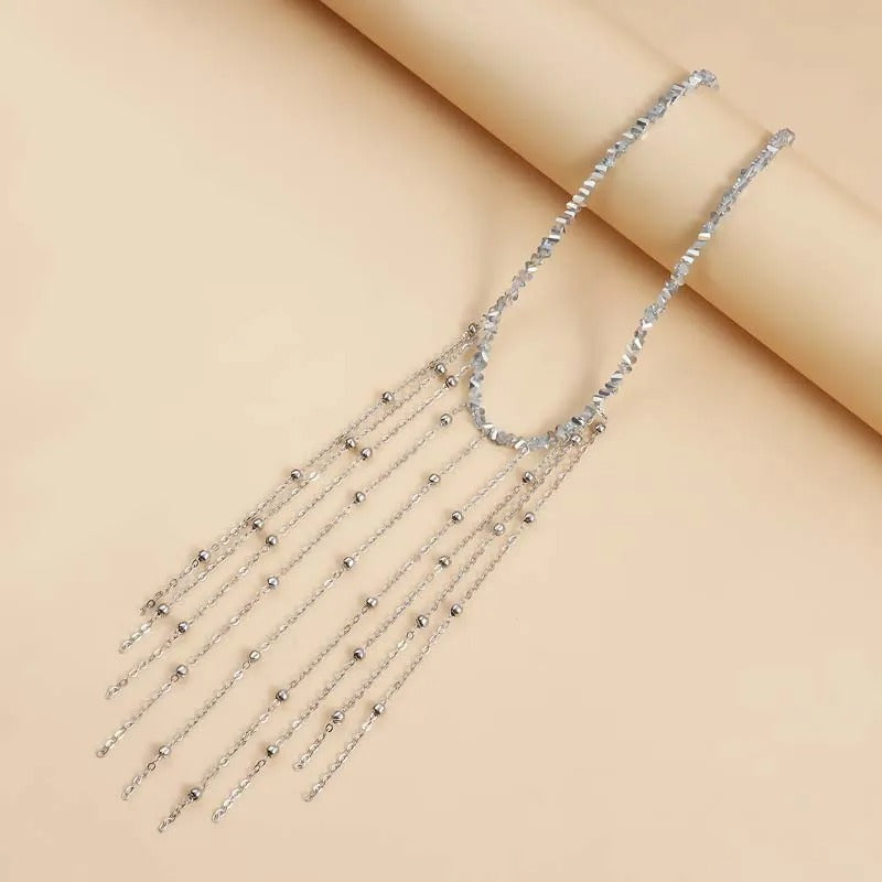 Collar con Borlas de Plata y Strass en Forma de Gota