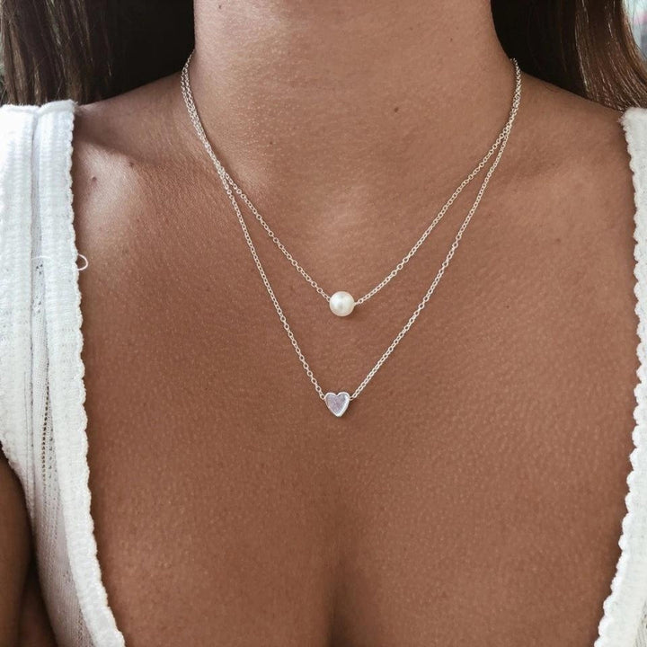 Collar con Corazón de Plata y Margaritas