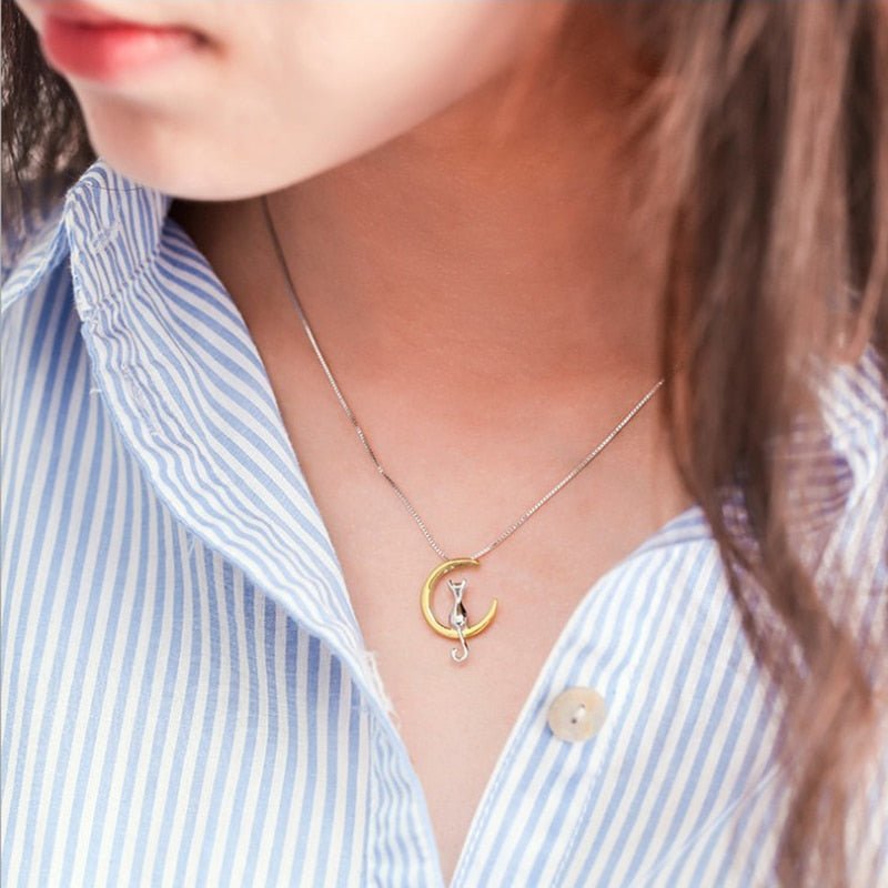 Collar con Luna Colgante y Gato