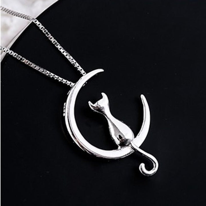 Collar con Luna Colgante y Gato