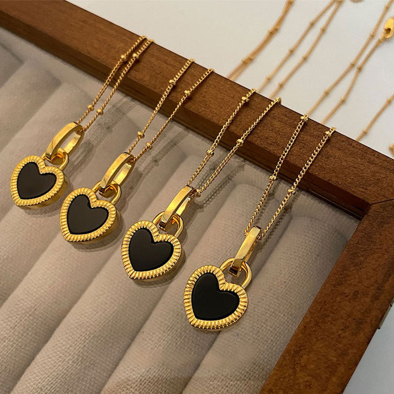 Collar con Colgante Negro y Blanco Corazón en Oro
