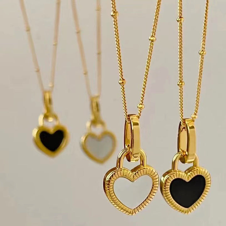 Collar con Colgante Negro y Blanco Corazón en Oro