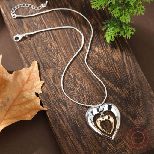 Collar con Colgante en Forma de Corazón Hueco en Dos Tonos
