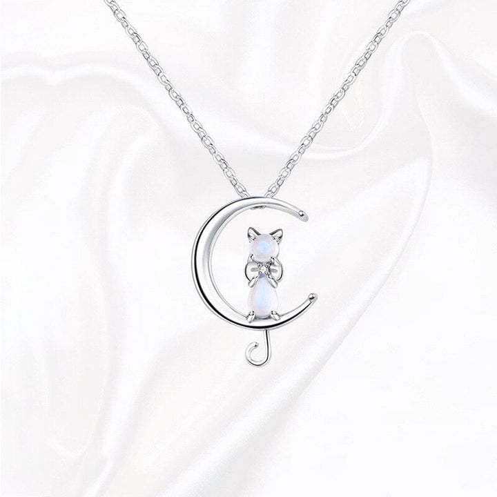 Collar con Colgante en Forma de Media Luna y Gato de Piedra Lunar