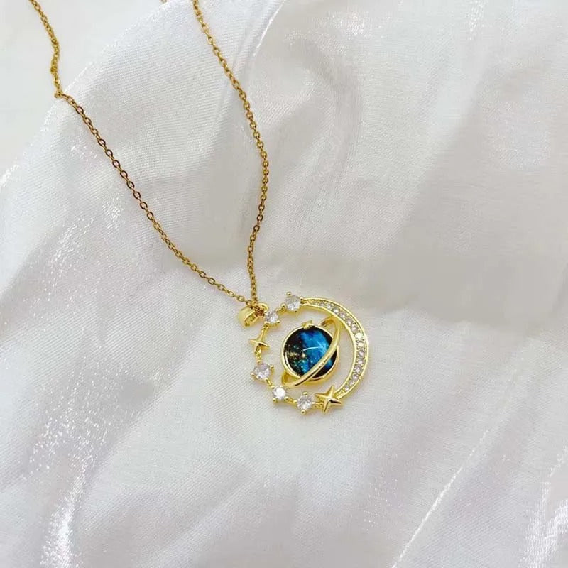 Collar con Colgante en Forma de Planeta con Constelaciones y Estrella Dorada