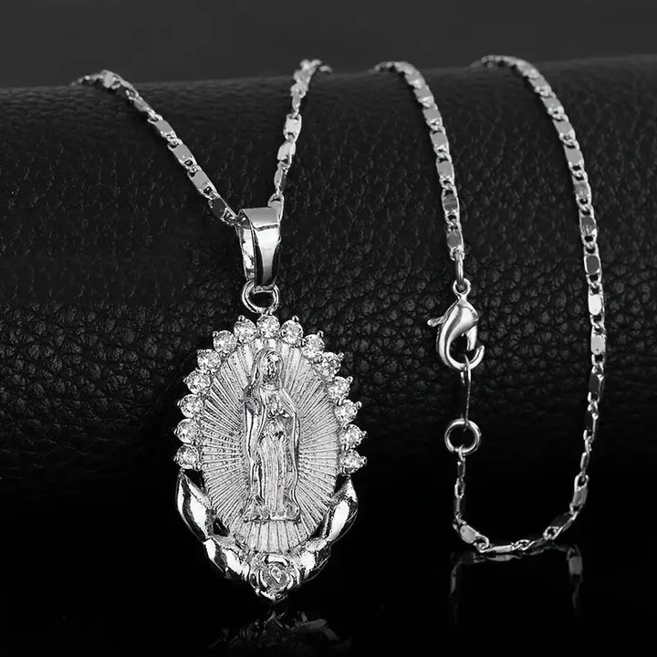 Collar con Medallón de la Virgen