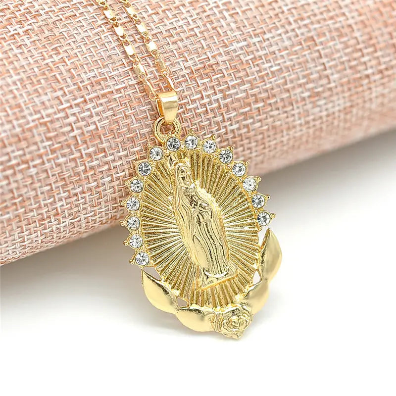 Collar con Medallón de la Virgen