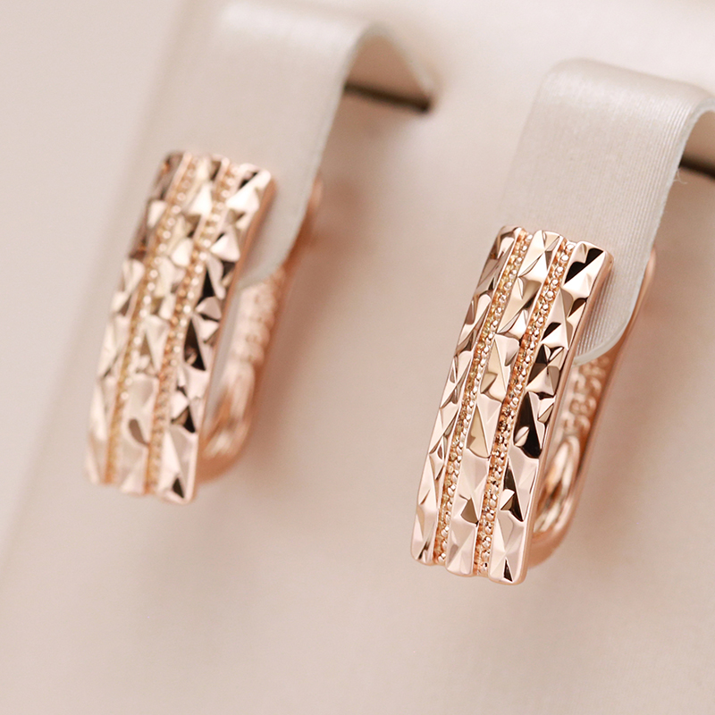 Pendientes Elegantes en Oro