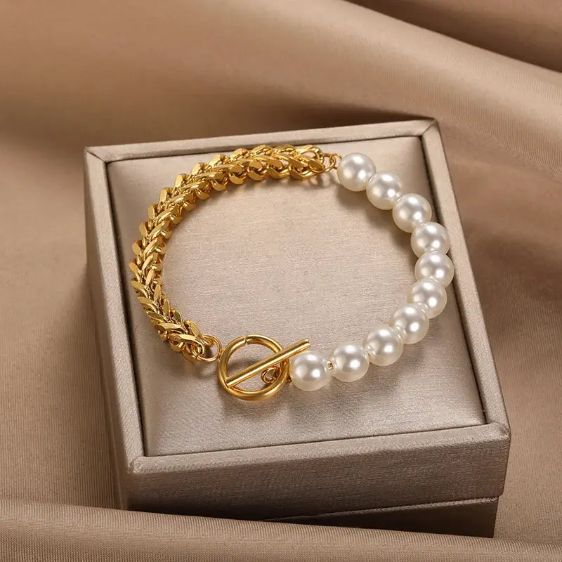 Pulsera Elegante de Oro y Margaritas