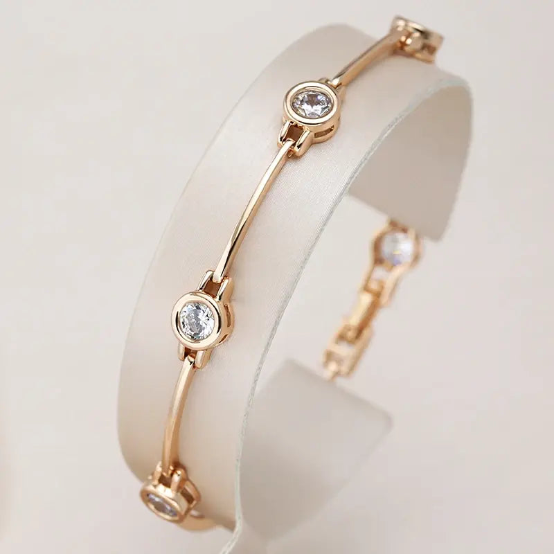 Brazalete Elegante con Circonitas en Oro