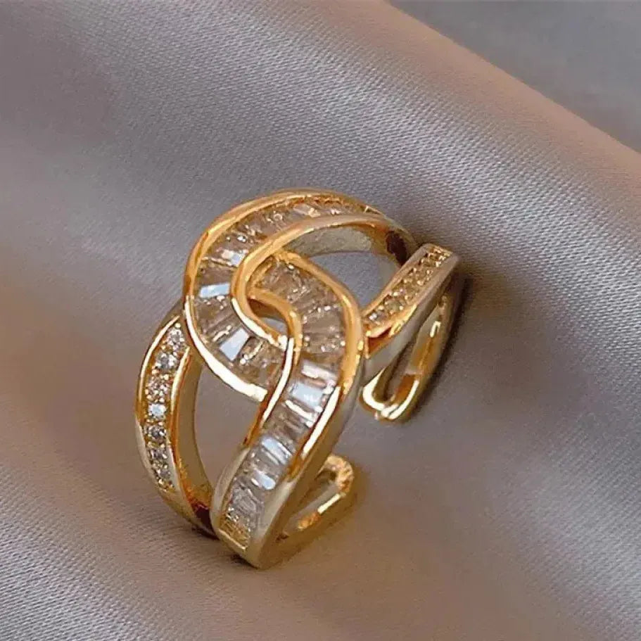 Anillo Elegante con Nudo