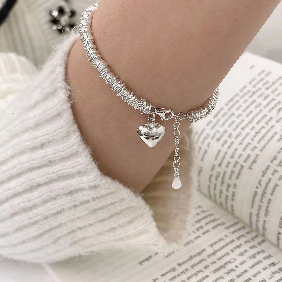 Pulsera elegante con corazón de plata