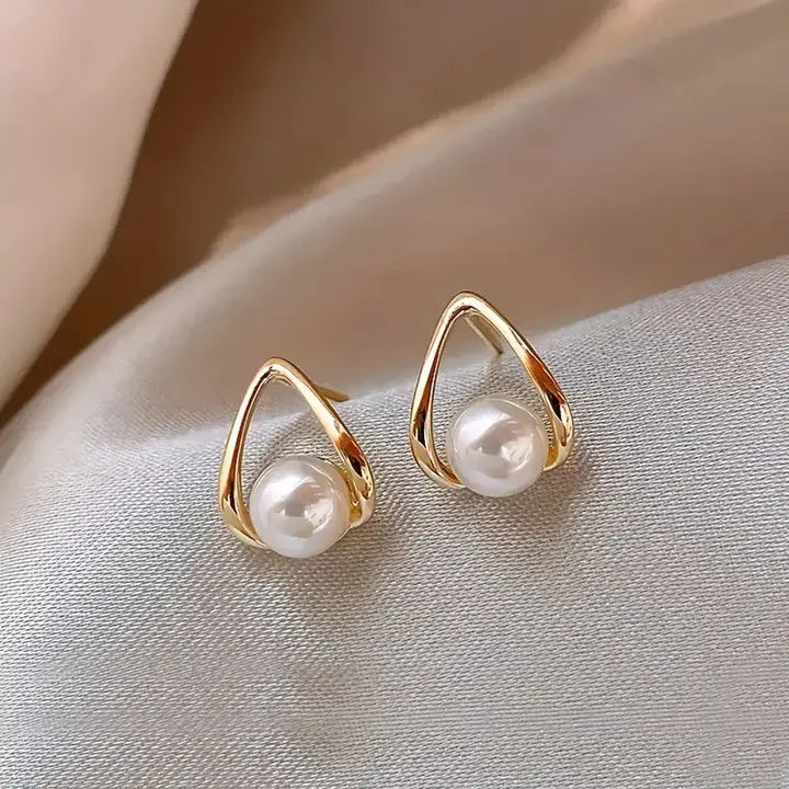 Pendientes Colgantes Triangulares con Elegantes Perlas