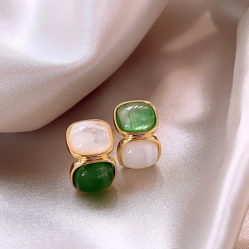 Pendientes Colgantes con Piedras Blancas y Verdes en Oro