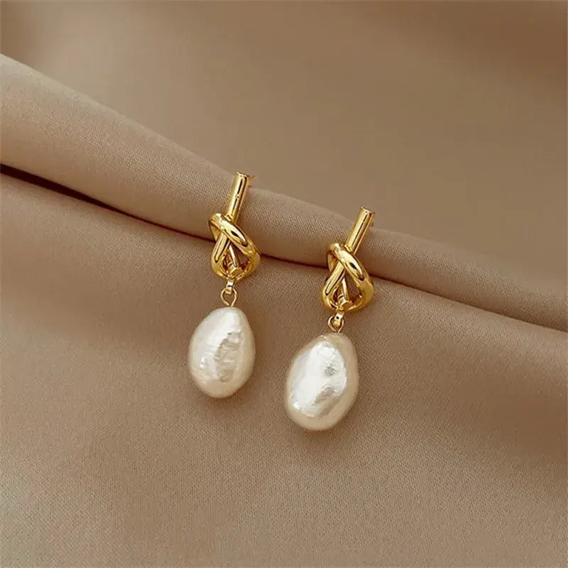 Pendientes Colgantes con Perlas Barrocas en Oro