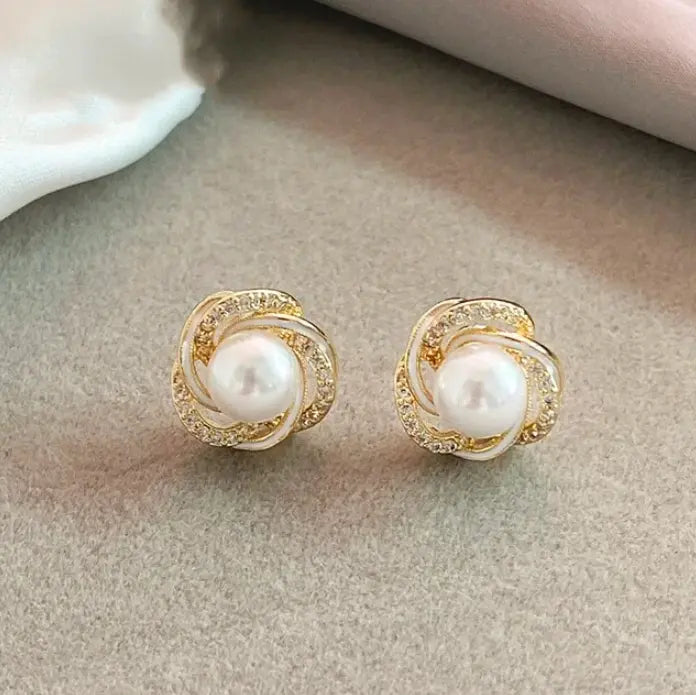Pendientes Colgantes en Oro con Perlas Redondas y Circonitas
