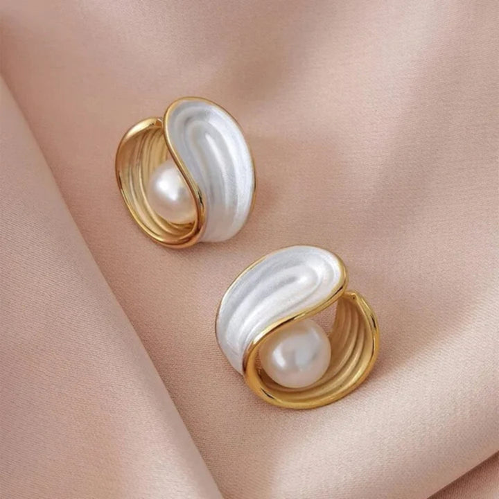 Pendientes colgantes de lujo con ópalo blanco y margaritas en oro