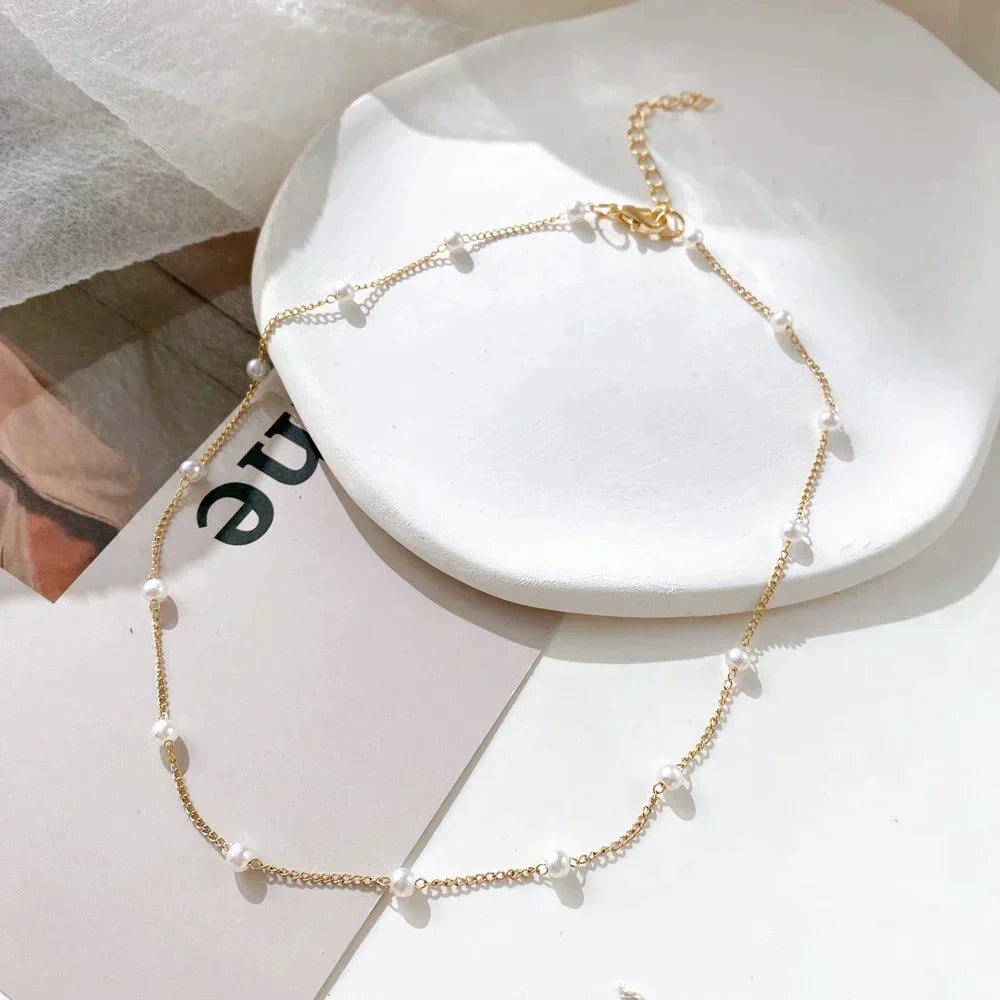 Collar Pequeño de Margaritas en Oro