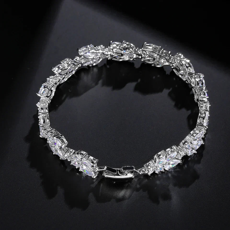 Pulsera retro con brillante cadena de plata