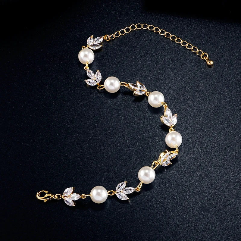 Pulsera retro con perlas y hojas en color dorado