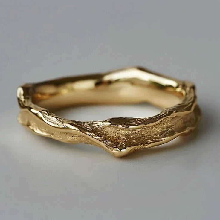 Anillo dorado retro