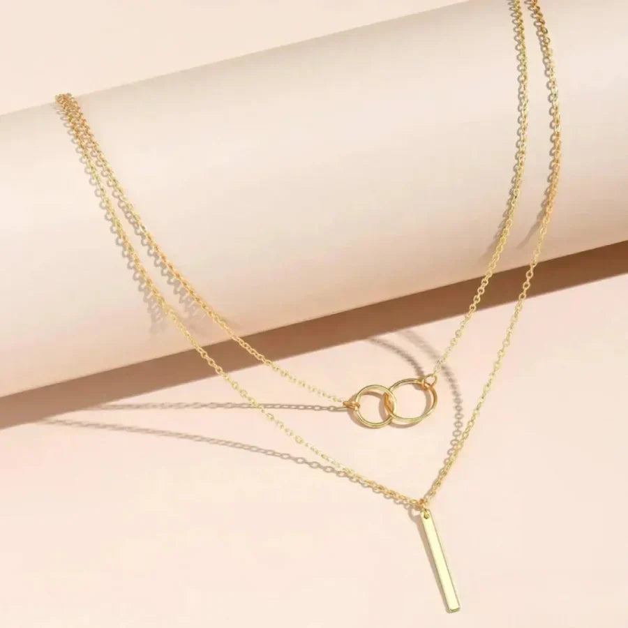 Collar retro dorado con colgante circular doble