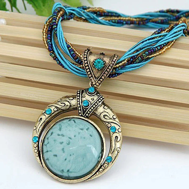 Collar retro con colgante etnológico en cristal verde
