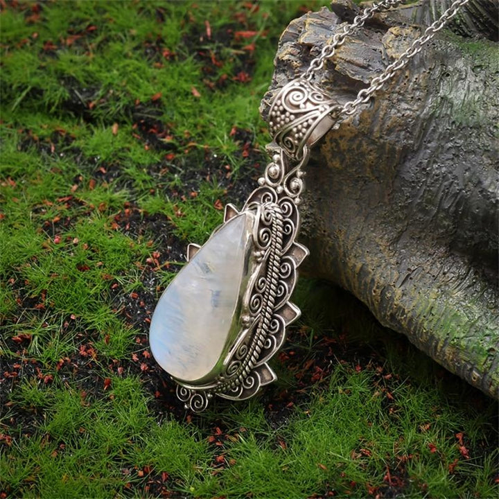 Collar retro con colgante de piedra lunar