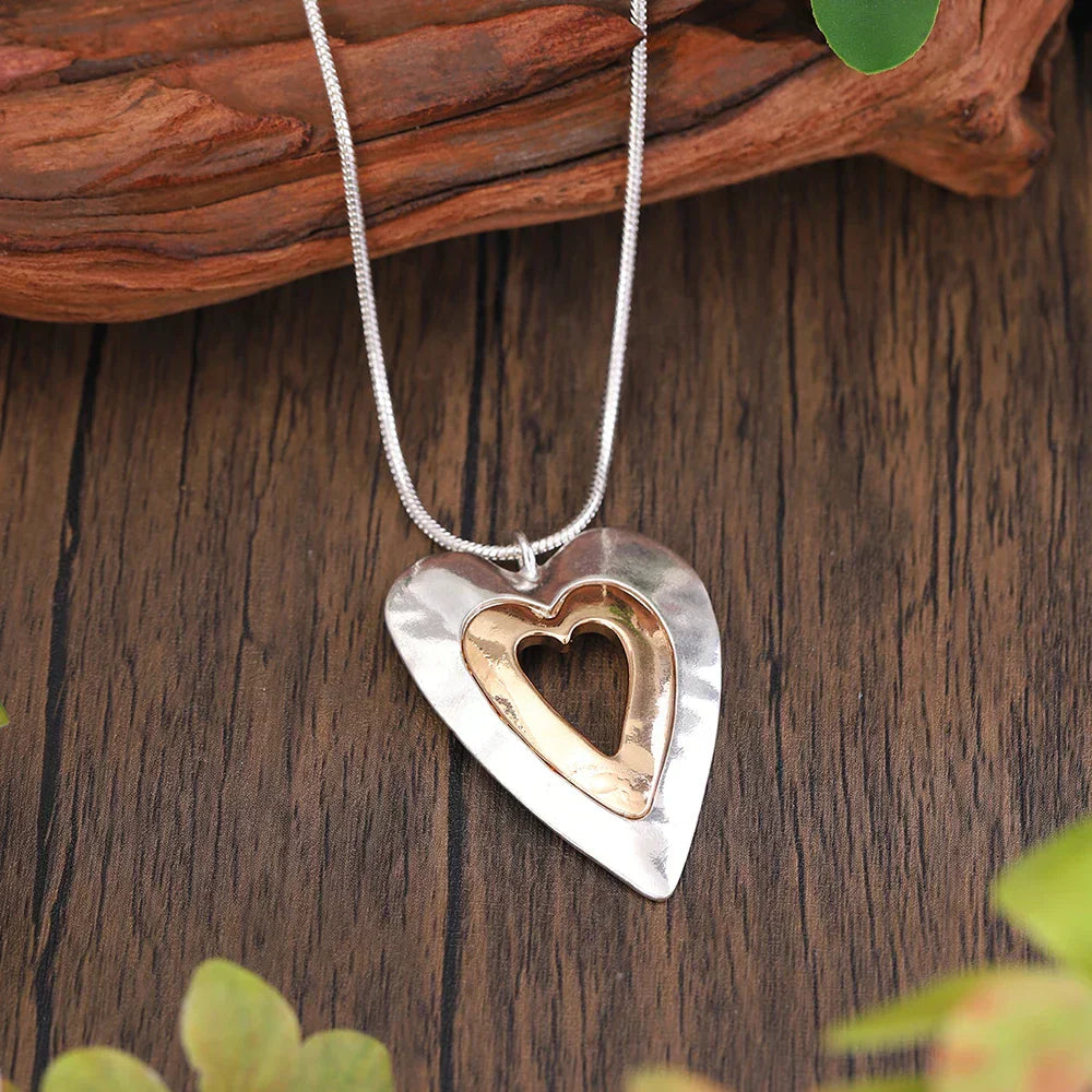 Collar retro con medallón en plata y oro en forma de corazón