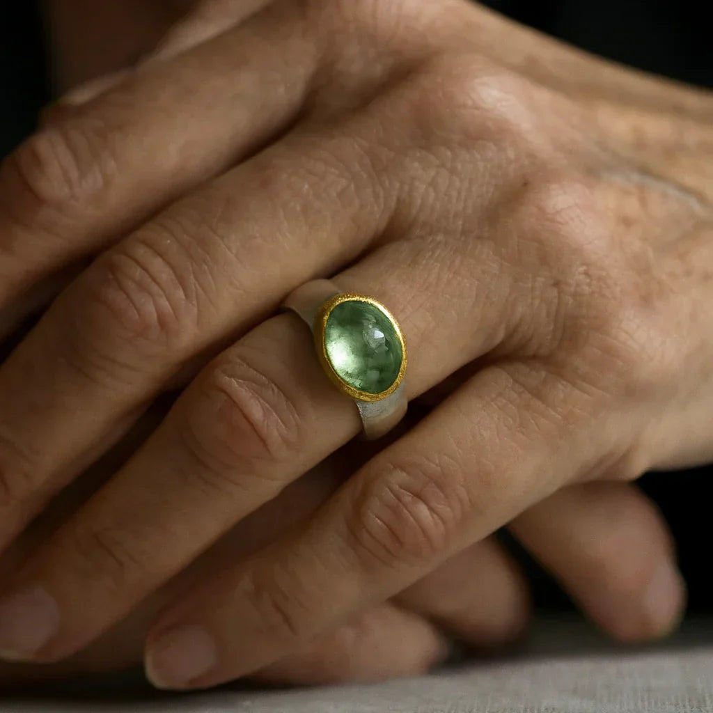 Anillo retro verde con piedra redonda
