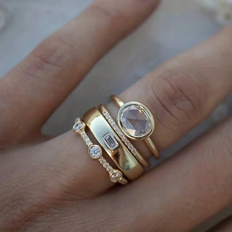 Conjunto de anillos retro en oro con circonita