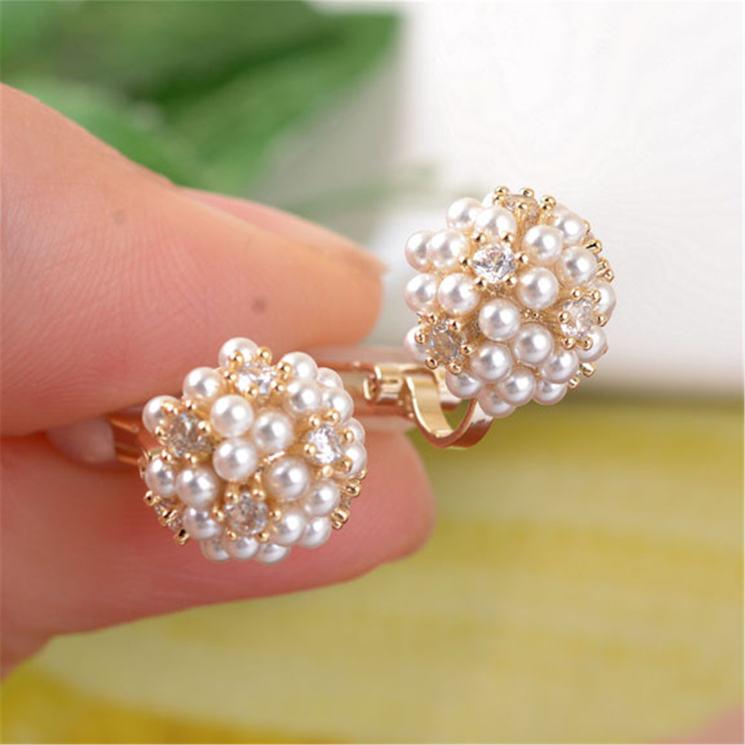 Pendientes retro con revestimientos de perlas