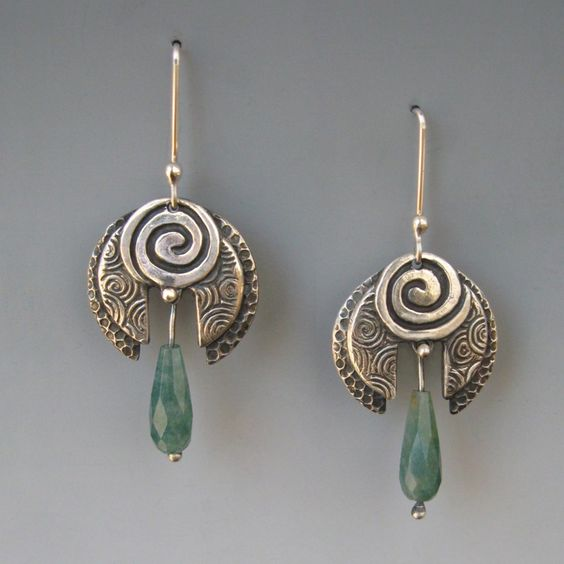 Pendientes retro con piedras verdes colgantes