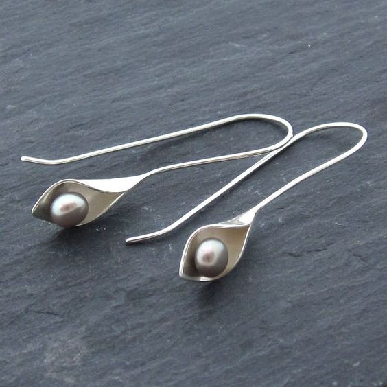Pendientes retro con hoja y perla