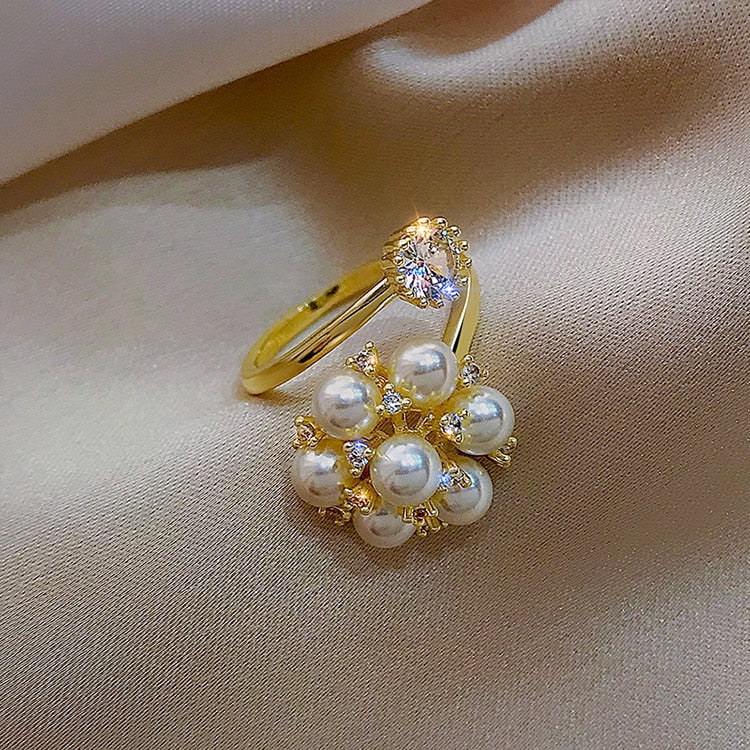 Anillo Ajustable con Encantadoras Perlas