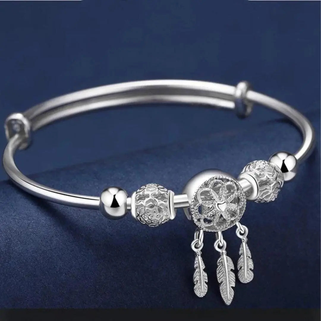 Pulsera Ajustable con Colgante de Tres Hojas en Plata