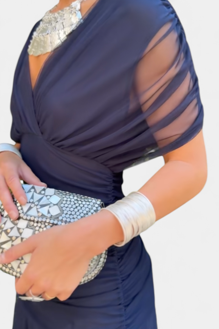 Luana - Vestido elegante con escote en V