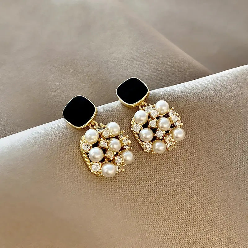 Pendientes con ópalo negro y perlas en oro